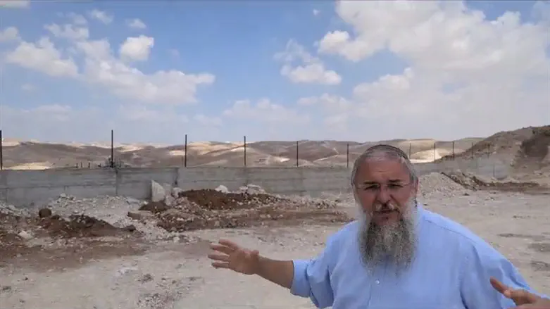 Shlomo Ne'eman at site of illegal Arb town under construction