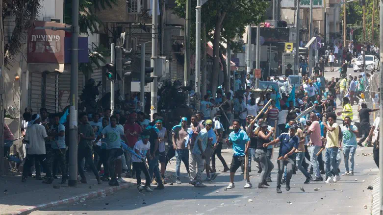 המהומות בתל אביב