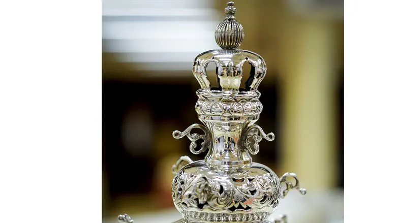 Crowning G-d and His Torah