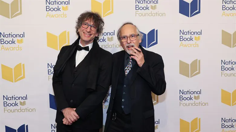 Neil Gaiman & Art Spiegelman attend the 73rd National Book Awards in November 2022 in NYC.