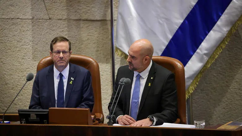 President Herzog (left) and Knesset Speaker Ohana (right)