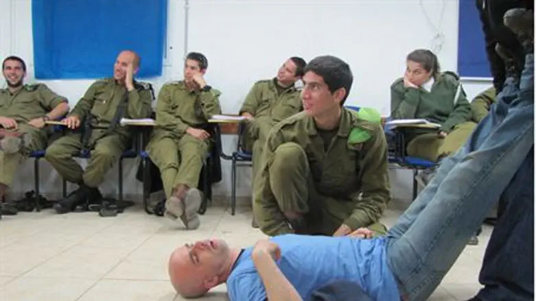 Actors train soldiers