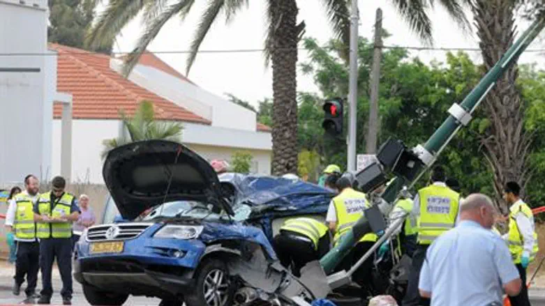 Car damaged in Tel Aviv attack