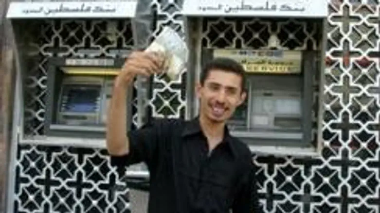 Hamas employee gets salary in Gaza