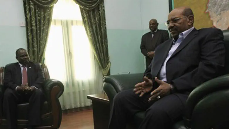 Sudan's President Omar al-Bashir meets South 