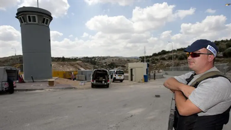 Guard on Binyamin-region road (illiustrative)