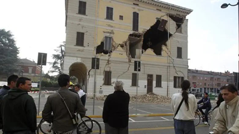 Damaged Town Hall building on Sant' Agostino 