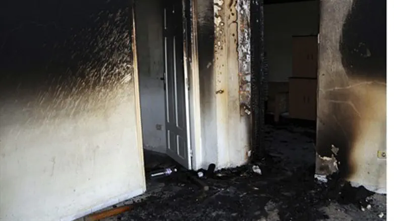 Northern Tunis police station destroyed in ri