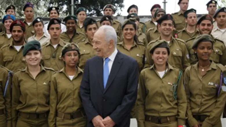 Peres with soldiers (file)