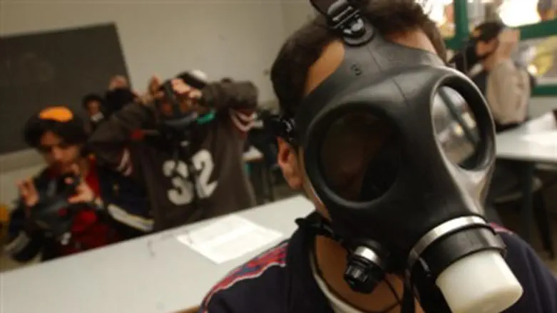 Gas masks in Israeli school drill (file)