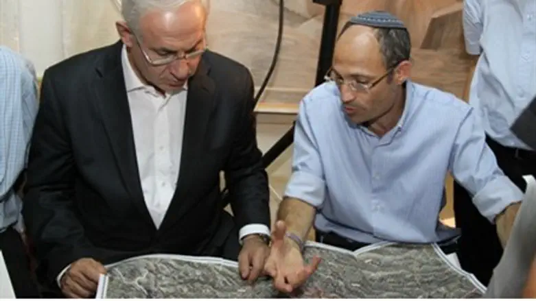 Pearl shows Netanyahu route of 'Separation Wa