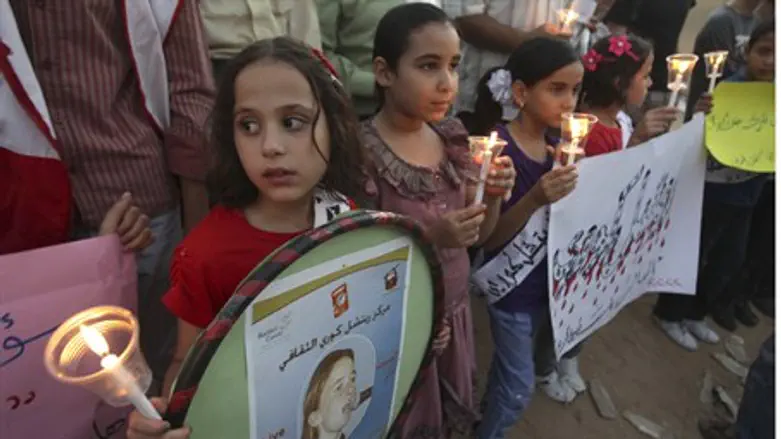 PA children protest the Israeli court's rulin