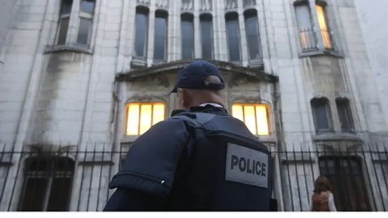 French police officer secures Paris synagogue