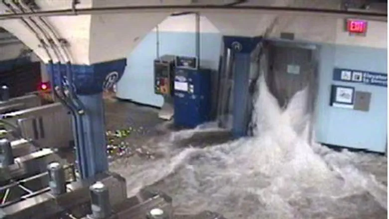 Sandy floods New York City