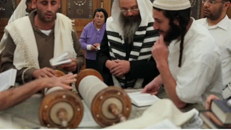 Torah Reading in Patriarchs' Cave in Hevron