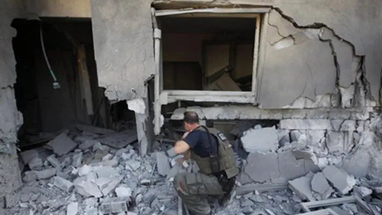 Be'er Sheva home damaged by Gaza rocket 