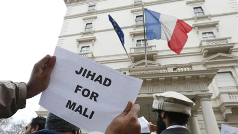 British Islamists protest outside the French 