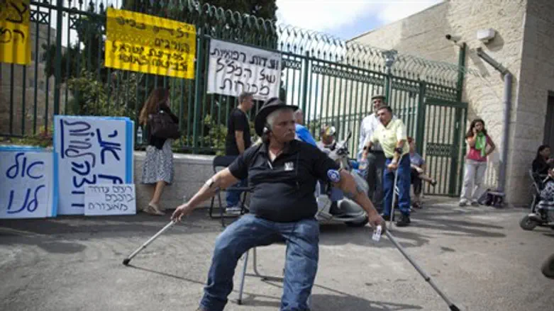 Handicapped Israelis protest