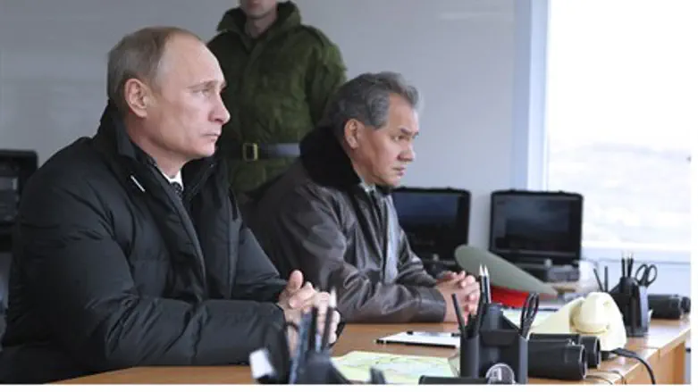 Vladimir Putin, Sergei Shoigu oversee militar