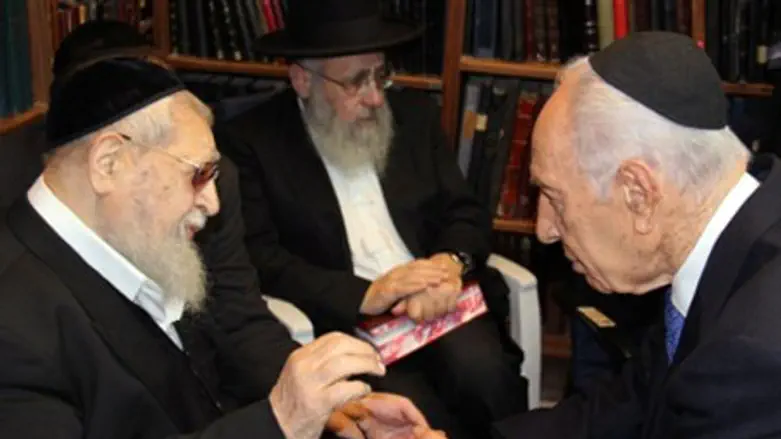 Peres with Rabbi Ovadia
