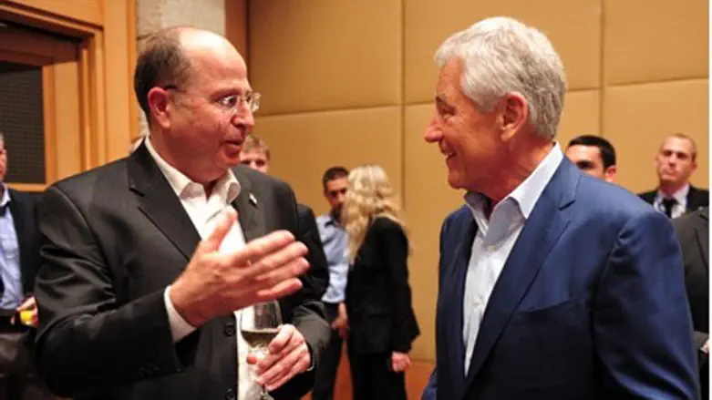 Defense Minister Moshe Yaalon speaks with U.S