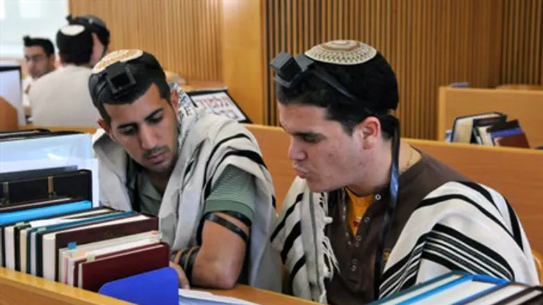 Hesder yeshiva (illustrative)