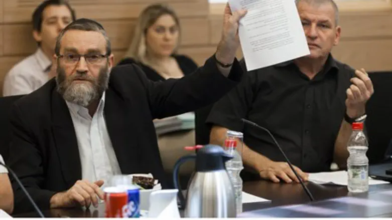 MKs Gafni, Rosenthal in Finance Committee