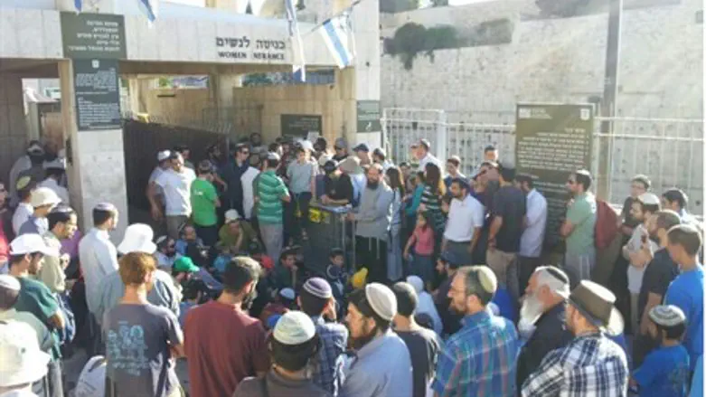 Jewish worshippers blocked from Temple Mount