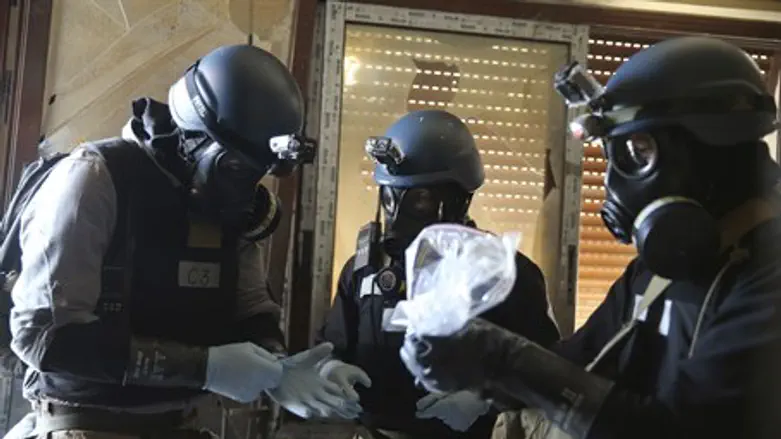 UN experts inspect site of chemical attack