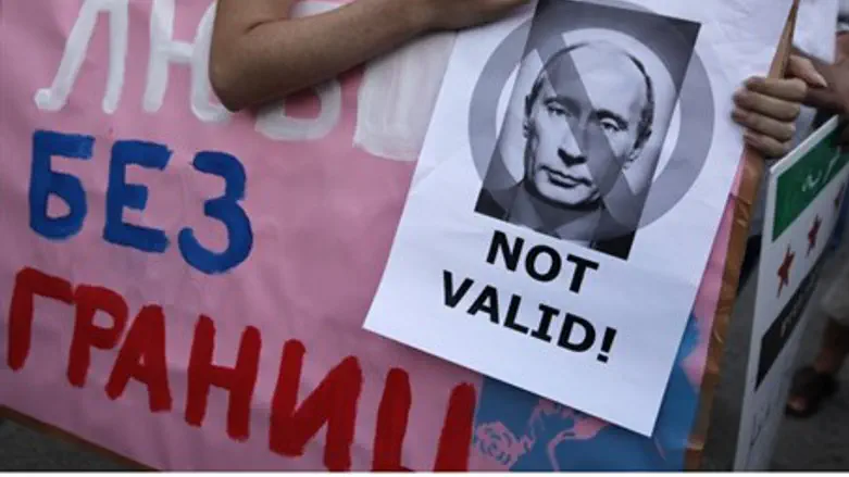 Gay activists protest Russian policy