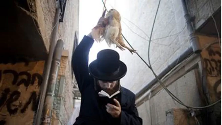 Man performs kaparot ritual