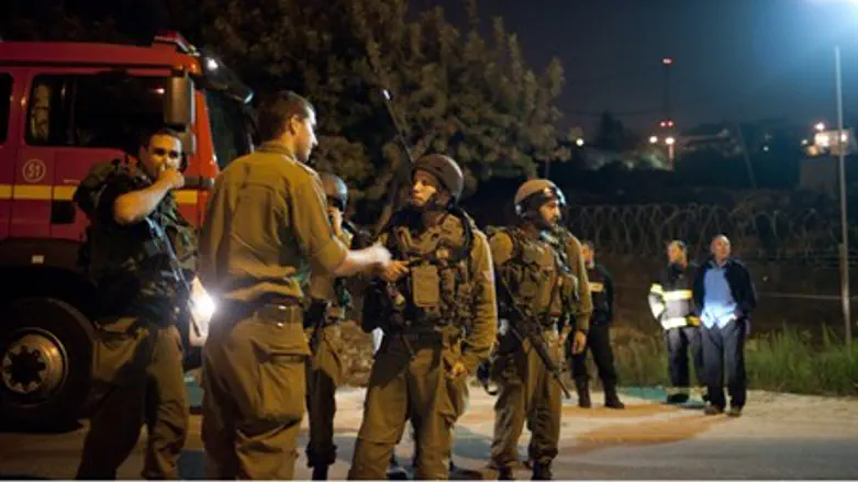 IDF soldiers conduct a search