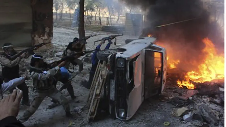 Syrian rebels battle regime troops in Aleppo
