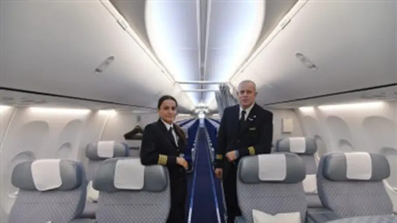 737-900 interior