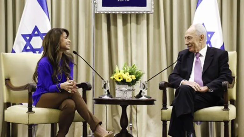 Paula Abdul meets President Peres