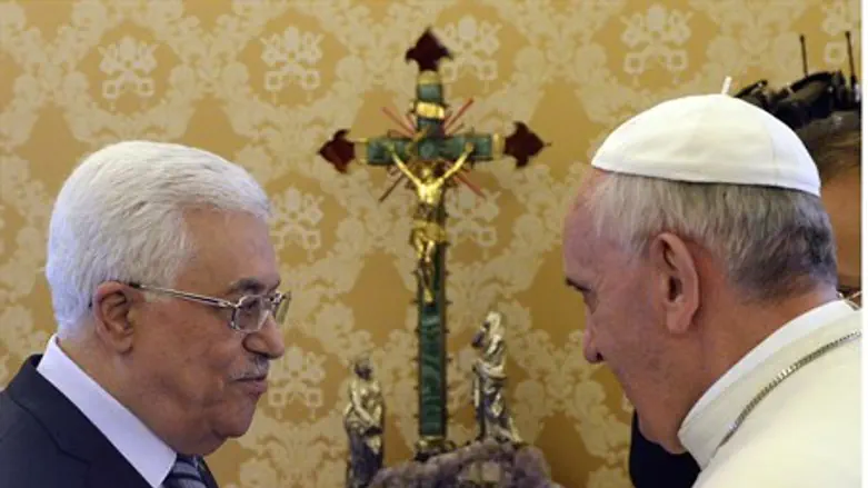 Pope Francis with PA Chairman Mahmoud Abbas