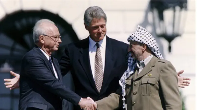 Yitzchak Rabin and Yasser Arafat shake hands