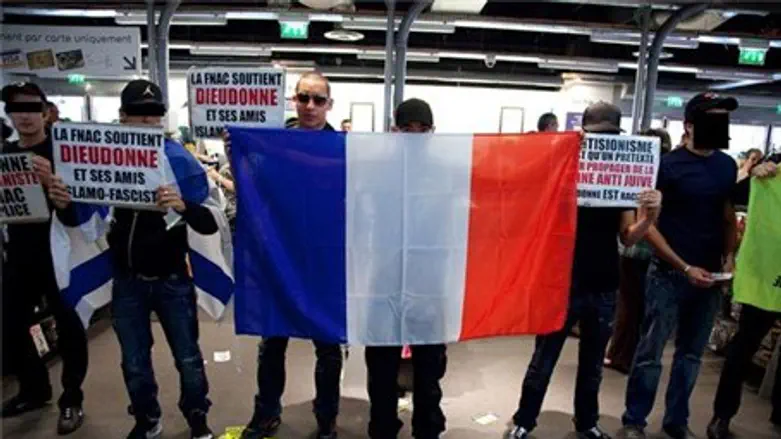 French Jews demonstrate qgainst anti-Semitic 