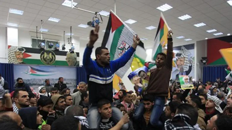 Released terrorists in Ramallah (Dec. 31 2013