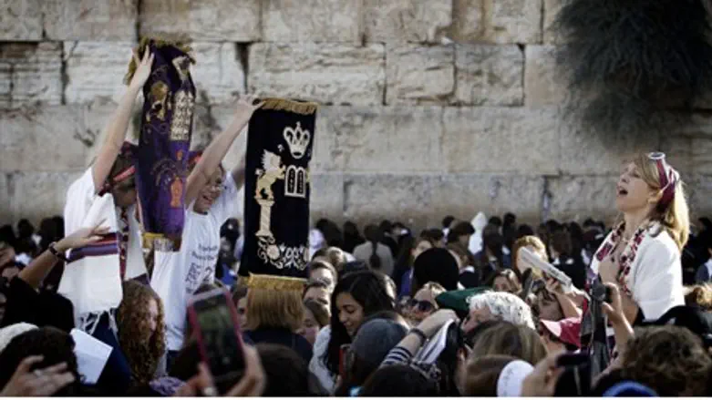 Women of the Wall with torah cover