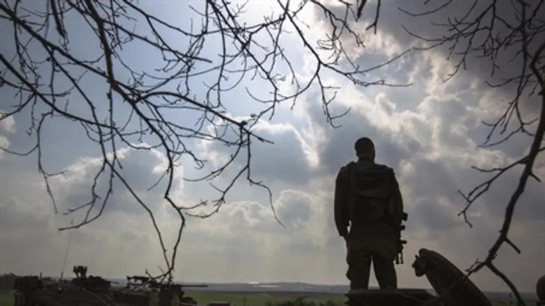 IDF soldier on the border with northern Gaza