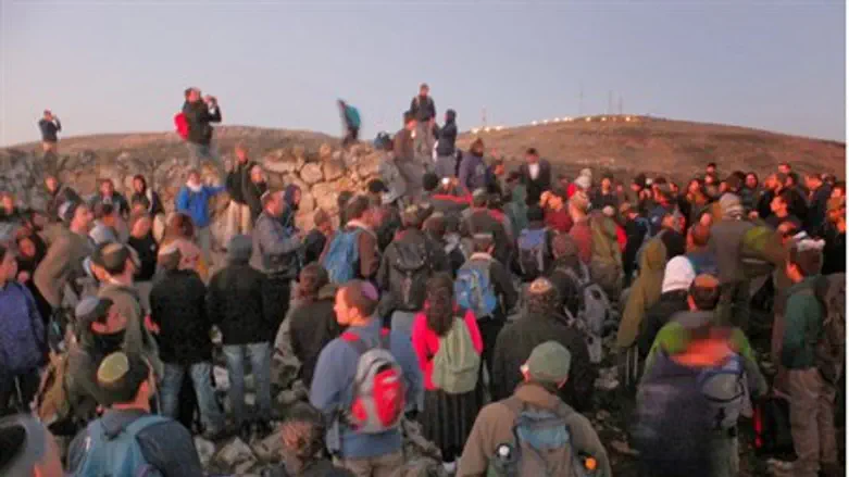 Jews stand on Mount Ebal