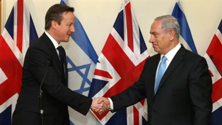 David Cameron and Binyamin Netanyahu (file)