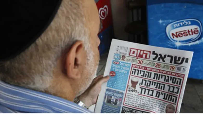Man reads Israel Hayom