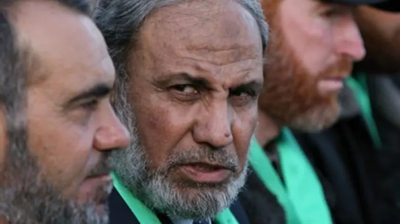 Hamas leader Mahmoud al-Zahar (center)