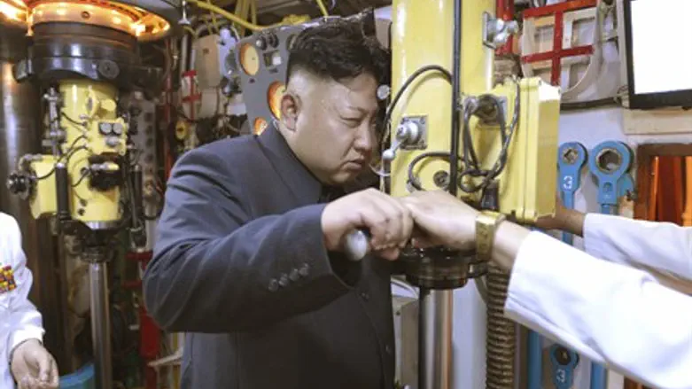 Kim Jong-Un in action on a submarine (file)