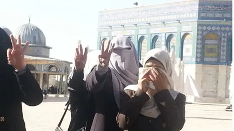 Muslim women give 3 fingers gesture mocking t
