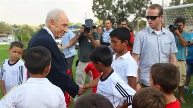 Shimon Peres at Israeli Arab kids soccer game