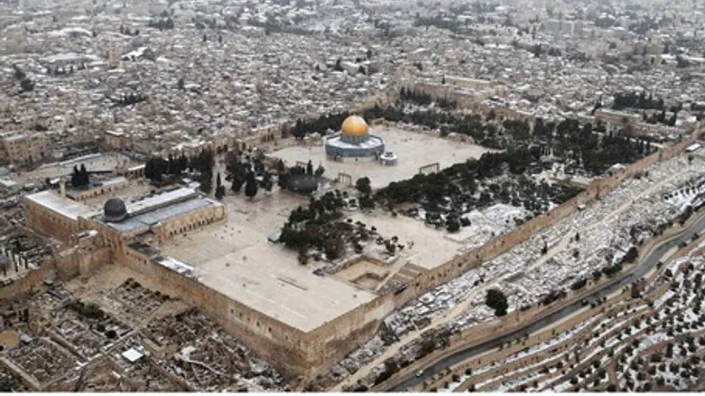Al Aqsa Mosque (bottom-left) is outside the Temple Mount according to Jewish tradition