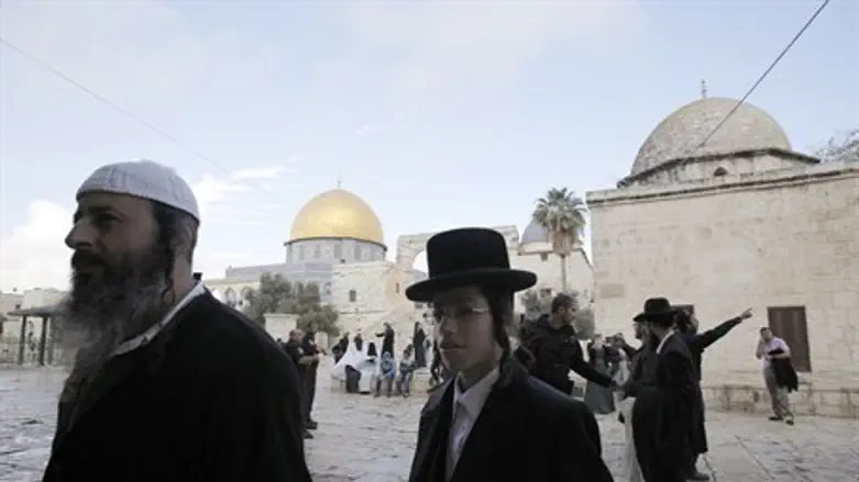 Jewish visitors on Temple Mount flanked by Dome of the Rock (L) and Al Aqsa Mosque (R)